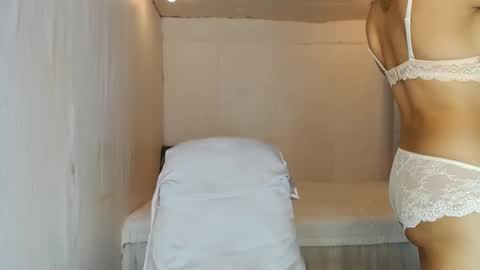 CHLOE the C  L are silent online show from December 20, 12:38 pm