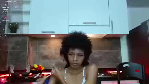 V I O L E T T E  online show from January 15, 4:06 pm