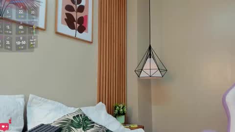 V I O L E T T E  online show from February 14, 11:00 pm