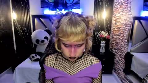 vivienne hadid online show from June 27, 11:10 pm