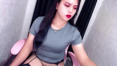 Snapshot of xxhotsexydivinexx chatting on October 13, 11:27 pm divine online show from October 13, 11:27 pm
