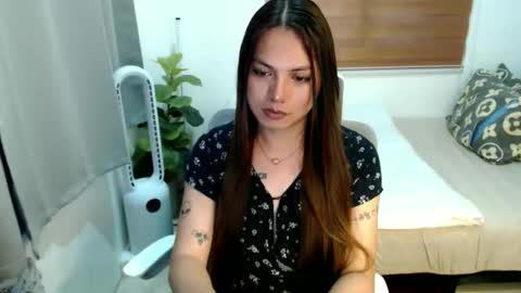 Snapshot of xxjulielovesyouxx chatting on October 13, 9:37 pm July online show from October 13, 9:37 pm