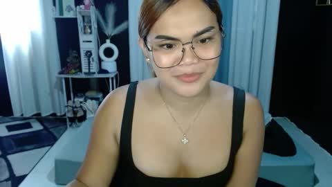 Kylie Smith online show from March 7, 2:06 am