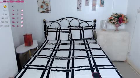 Pau Madrigal online show from February 10, 1:24 am