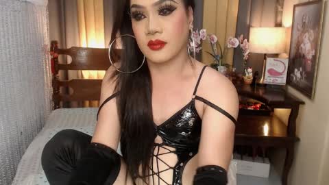 QUEENCY online show from March 24, 4:23 pm