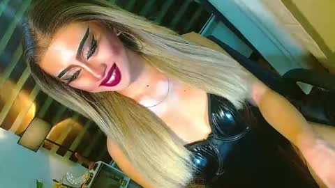 miss yasii online show from June 2, 8:10 pm