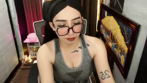 yassiered online show from April 10, 7:58 am