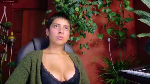 yeriawaddell  online show from June 10, 11:59 pm