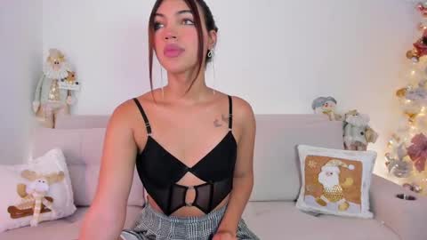 Snapshot of your_favorite_doll_ chatting on December 28, 9:30 pm Eliza online show from December 28, 9:30 pm