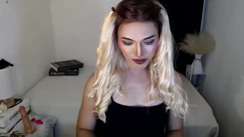 TIFFANY SUCKING QUEEN online show from April 30, 7:36 am