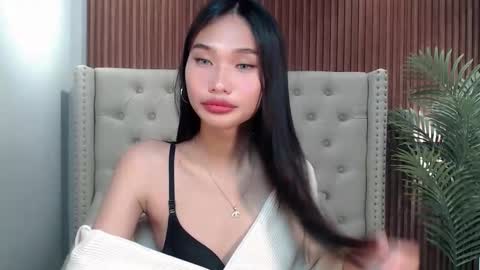 yoursluttyashxx online show from October 6, 6:19 pm