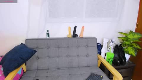 zou_quira online show from November 25, 3:19 am