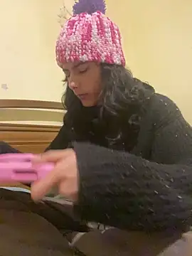 calliemaggotbone online show from January 18, 7:33 pm