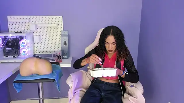 StefanyMiler online show from September 12, 8:36 pm