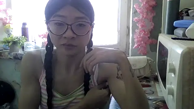 CarlyJoy online show from April 14, 10:20 am