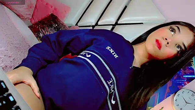 Hannahsmit online show from January 31, 9:16 am