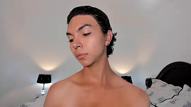 xhenisa  online show from January 23, 8:45 pm