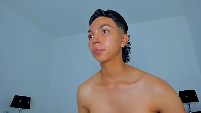 xhenisa  online show from April 6, 8:31 pm