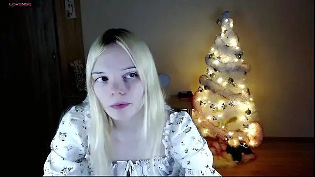 Snapshot of Emily_Nyaffee chatting on January 7, 9:04 pm Emily Nyaffee online show from January 7, 9:04 pm