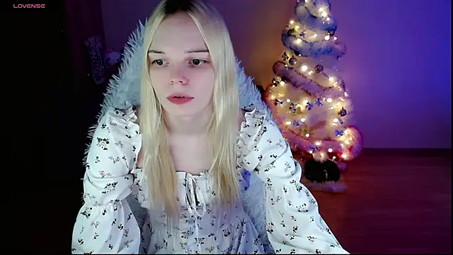 Snapshot of Emily_Nyaffee chatting on January 13, 9:20 pm Emily Nyaffee online show from January 13, 9:20 pm