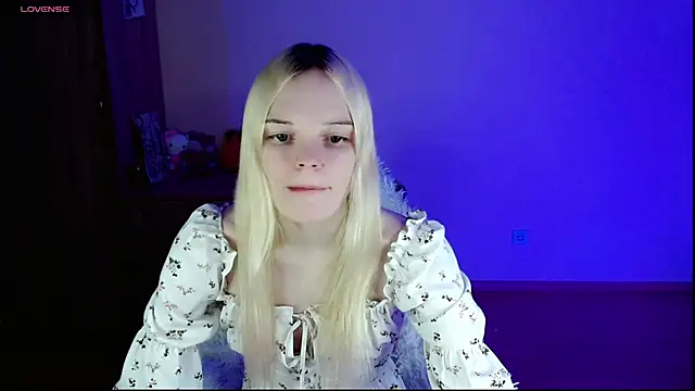 Snapshot of Emily_Nyaffee chatting on January 17, 10:05 pm Emily Nyaffee online show from January 17, 10:05 pm