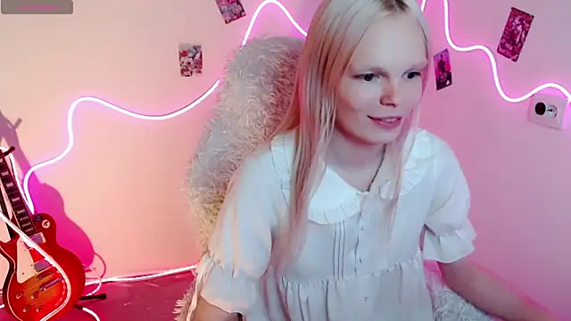 Snapshot of Emily_Nyaffee chatting on September 10, 5:23 pm Emily Nyaffee online show from September 10, 5:23 pm