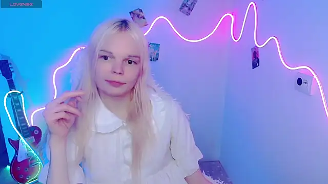 Emily Nyaffee online show from November 7, 9:04 pm