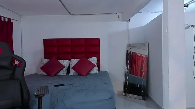 LyonGallego  online show from December 1, 3:14 pm