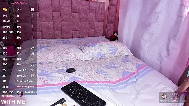 shenielxx online show from August 2, 2:05 pm