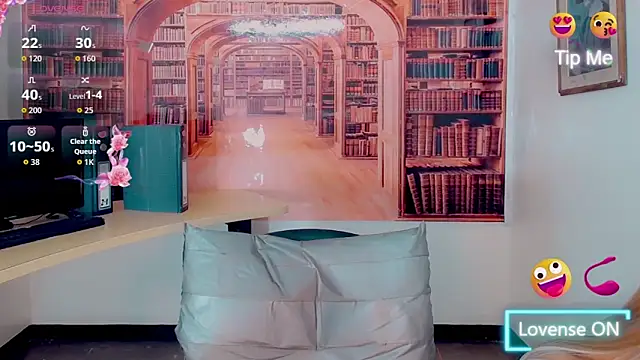 Amanda Cax online show from December 17, 7:30 pm