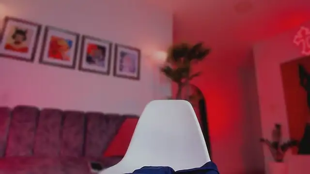 Taylor  foxxx online show from March 28, 8:27 am