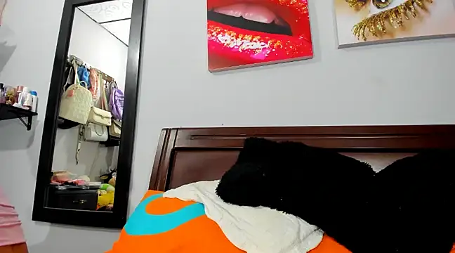 Snapshot of aleziiacam chatting on December 15, 3:34 am aleziiacam online show from December 15, 3:34 am