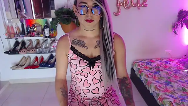 Snapshot of Laveneno_ortiz07 chatting on December 20, 11:47 pm Laveneno ortiz07 online show from December 20, 11:47 pm