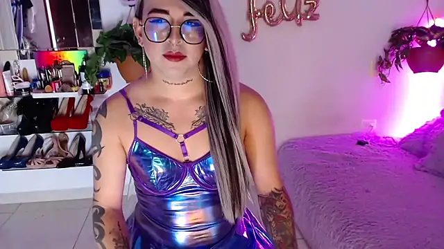 Snapshot of Laveneno_ortiz07 chatting on September 22, 11:43 pm Laveneno ortiz07 online show from September 22, 11:43 pm
