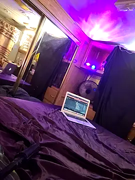 annika lately online show from June 4, 4:04 am