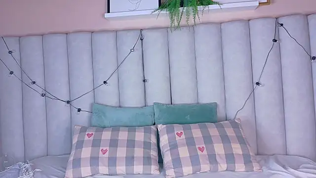 nahomi campbell online show from March 27, 8:43 pm