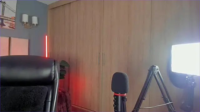 Bambi gurl online show from September 8, 11:03 pm