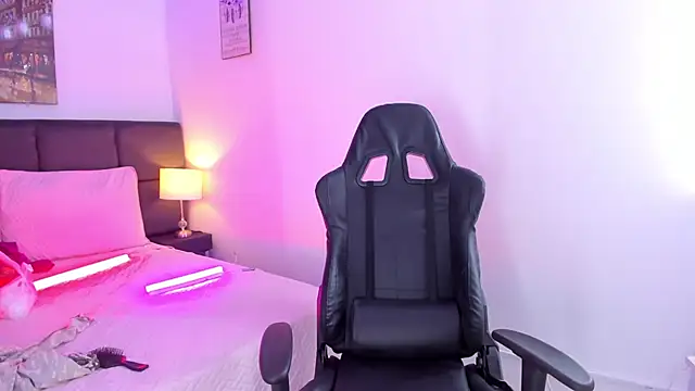 Megan Miles02 online show from March 23, 6:05 am