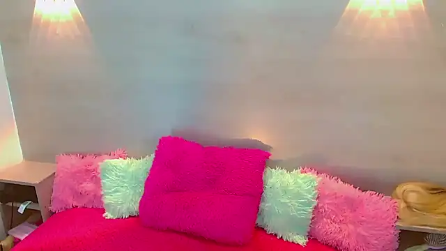 Daniela Pink  online show from March 20, 9:35 pm