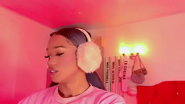 naomy  xx online show from March 5, 7:30 pm