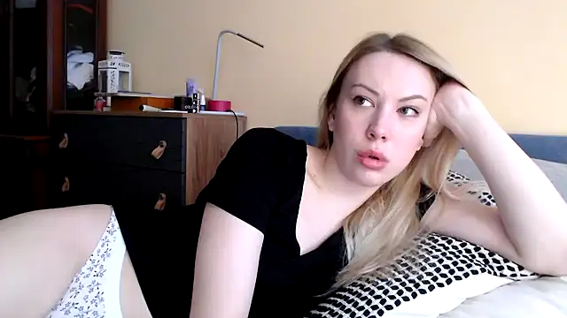 Snapshot of Scarlettford chatting on December 7, 11:45 am Scarlettford online show from December 7, 11:45 am