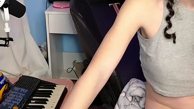 MemiKouki online show from November 27, 5:04 pm