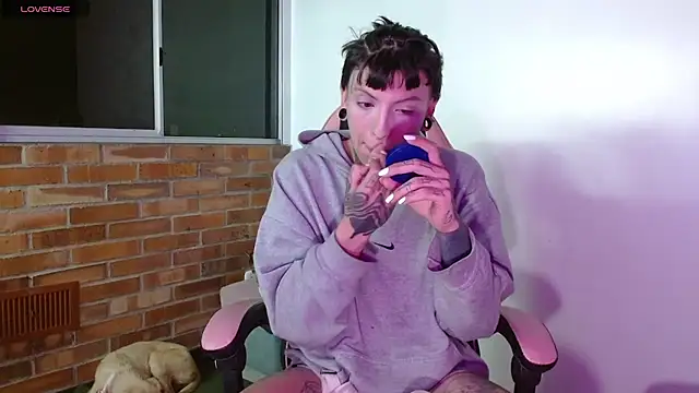 charlotbelucci  online show from November 13, 9:29 am