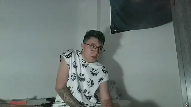 Sexyboy 666 online show from December 5, 4:13 pm