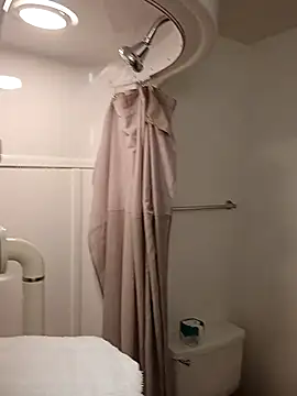 allissonw13 online show from April 20, 12:29 pm