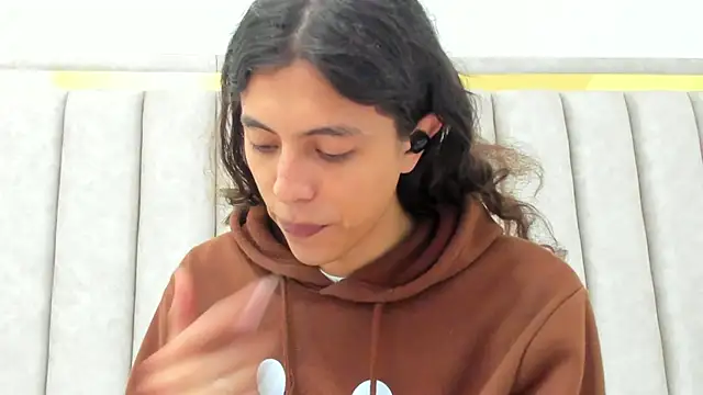 FreyaMoller online show from April 14, 7:08 pm