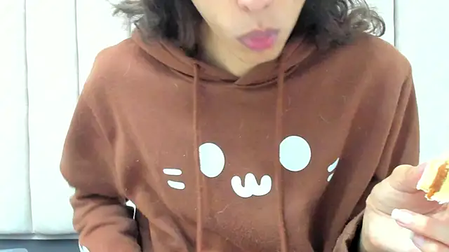 FreyaMoller online show from April 18, 7:07 pm