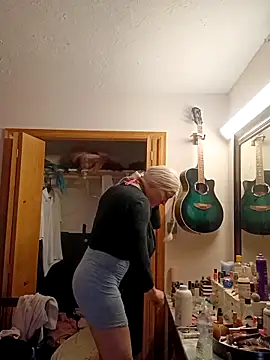 sissytrapdolly24 online show from March 7, 5:46 am