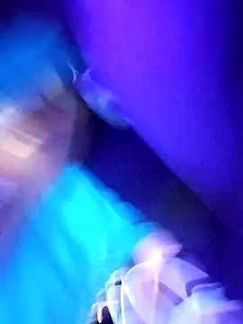 gurlnips online show from March 27, 1:31 am