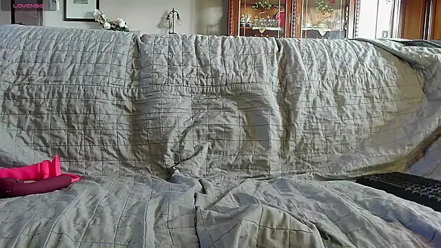 LauraMonolo online show from June 5, 6:28 am